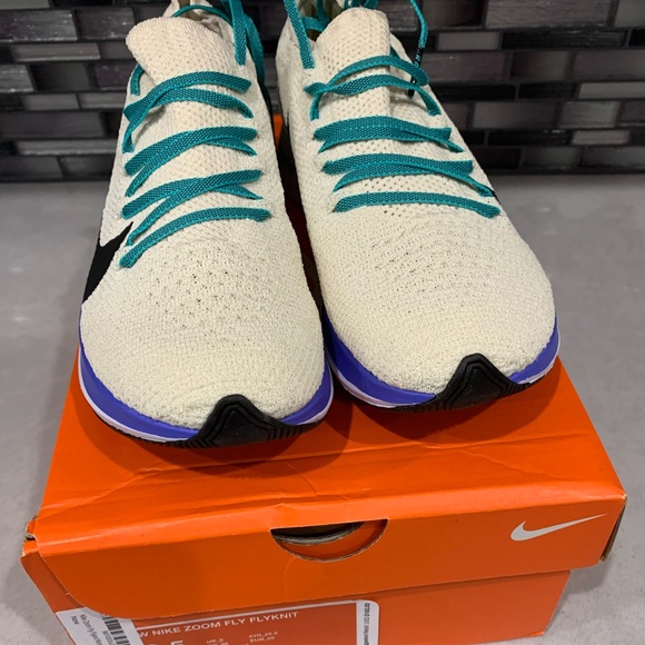 Nike Shoes - Women’s Nike Zoom fly flyknit size 8.5